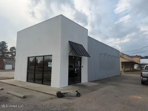 Former Pizza Take-Out Restaurant