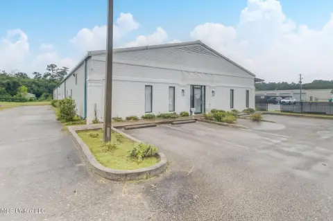 Versatile Commercial Property in Gulfport