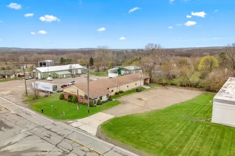 Versatile Commercial Space in Hillsdale