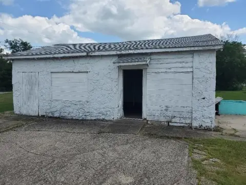 Corner-Lot Flex Space