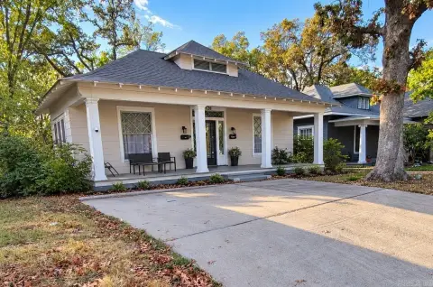 Craftsman Duplex with Deck