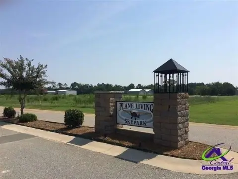 Residential Lot in Airplane Community