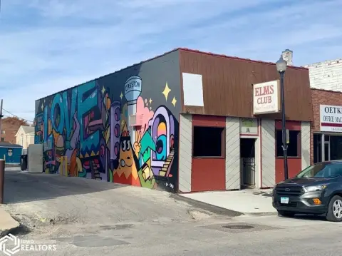 Established Bar & Grill Building