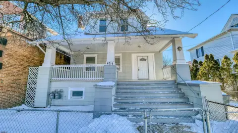 Charming Bungalow Near Beach