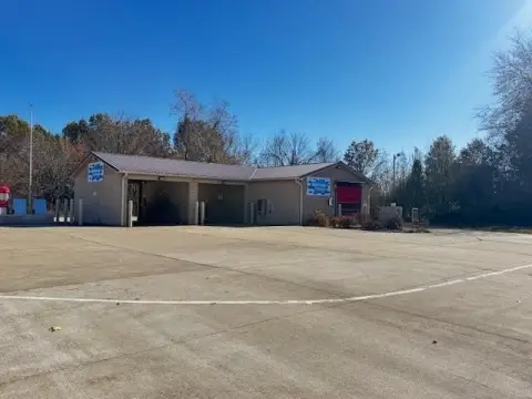 High-Traffic Commercial Property, Madisonville