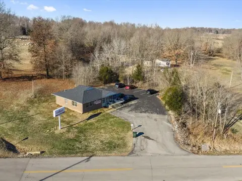Renovated Commercial Building on High-Traffic Road
