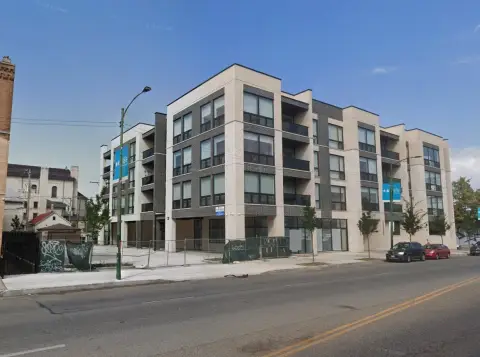 Pilsen Storefront with Parking