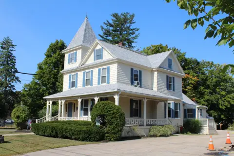 Mixed-Use Office and Apartment Building