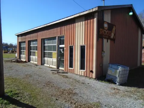 Automotive Service Building with Storage