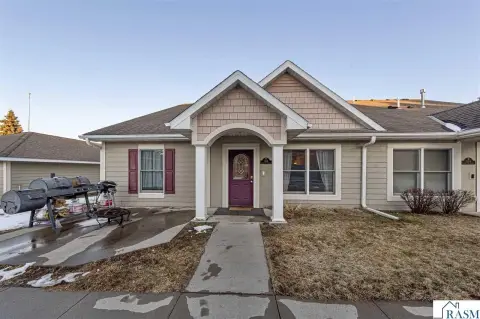 St. Peter Townhome with Garage