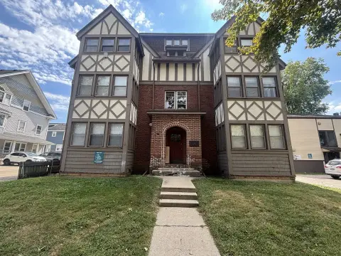10-Unit Apartment Building