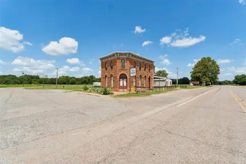 Renovated Flex Space on Acreage