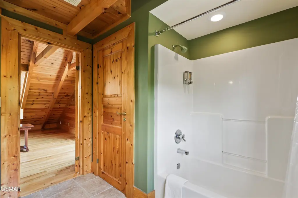 Picture 100