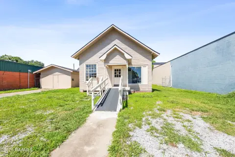 C-4 Storefront with Yard