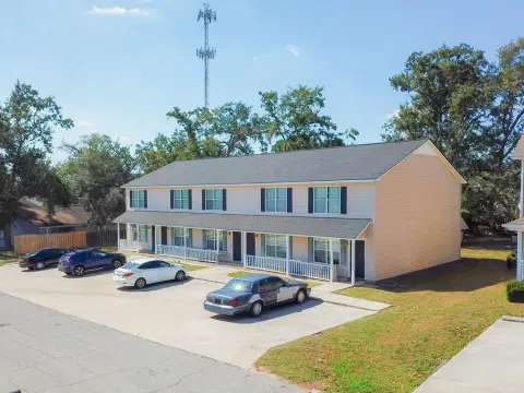 Five-Unit Townhome Complex in Valdosta
