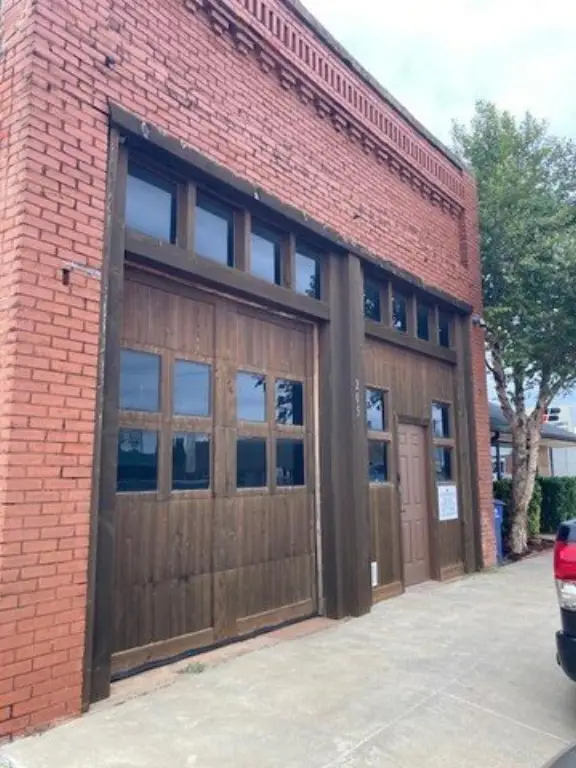 205 S Main St, Cashion, OK 73016