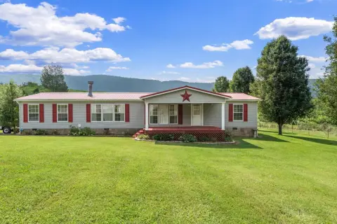 Turnkey Horse Property with Mountain Views