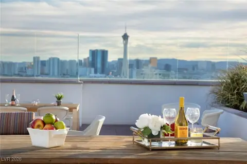 Las Vegas High-Rise Condo