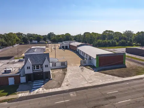 Warehouse with Fenced Outdoor Yard