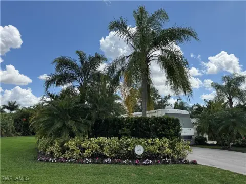 Riverfront Resort Motorcoach Lot