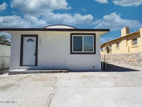 4-Unit Quadplex with Laminate Flooring