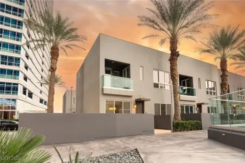 Panorama Towers Pool Villa