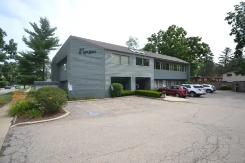 Elgin Office/Flex Space Available