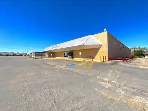 Versatile Commercial Space in Jourdanton