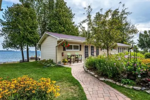 Waterfront Motel on Lake Michigan