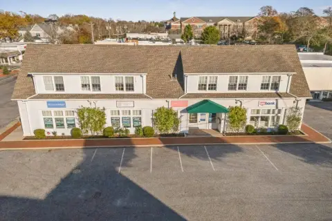 Southampton Commercial Building with Elevator