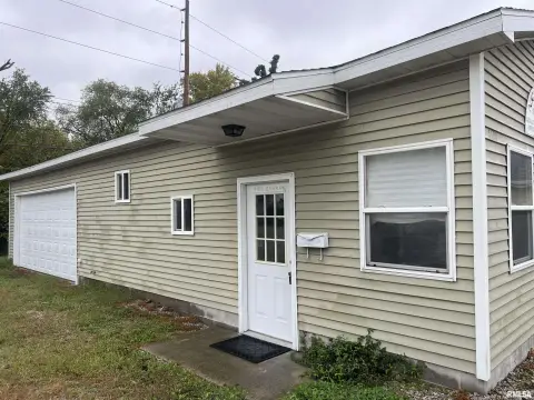 Salem Commercial Property on Highway