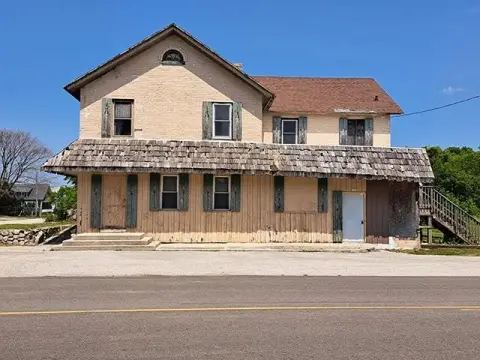 Sturgeon Bay Mixed-Use Commercial Building