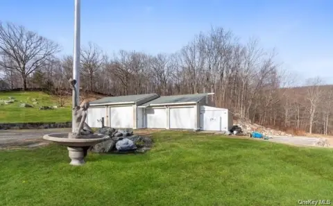 Carmel, NY - Garage Space