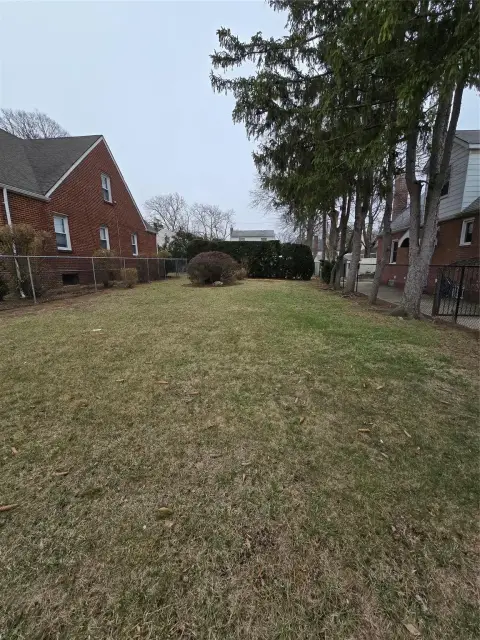 Residential Land in Cambria Heights