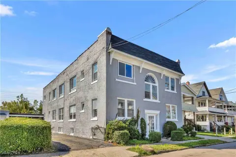 Renovated Four-Family Townhouse in Cleveland