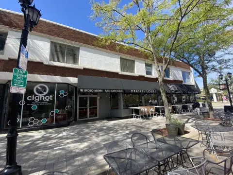 Office Space in Uptown Elmhurst