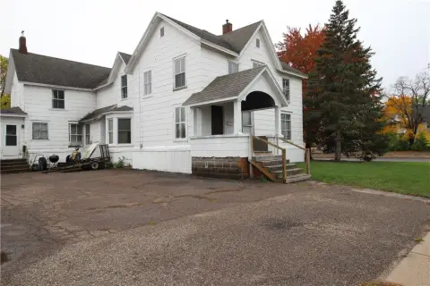 Updated Duplex Near Downtown Eau Claire