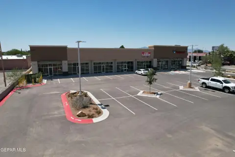Retail Space with Flexible Layouts