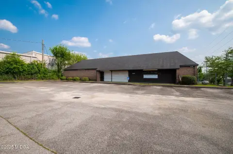 Macon Commercial Building For Sale