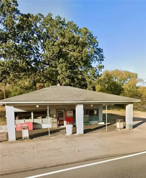 Clarksville Retail Opportunity For Sale