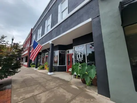 Renovated Mixed-Use Property in Abbeville