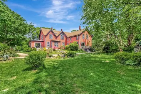 Farmhouse with Sakonnet River View