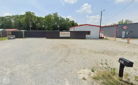 Flex Building with Gated Yard