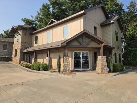 7-Unit Office Building
