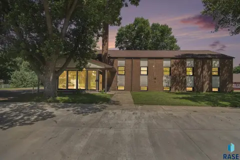 Versatile Mixed-Use Property in Madison