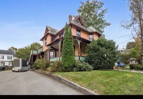Spacious Marlborough Apartment in Victorian Home