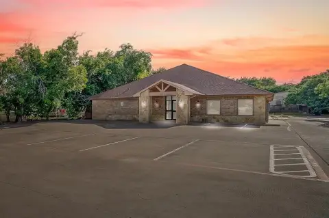 Adaptable River Oaks Office Property