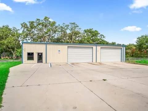 Versatile Commercial Property in Fruitland Park
