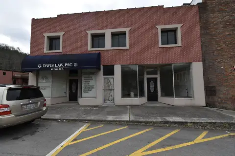 Commercial Building in McKee, KY