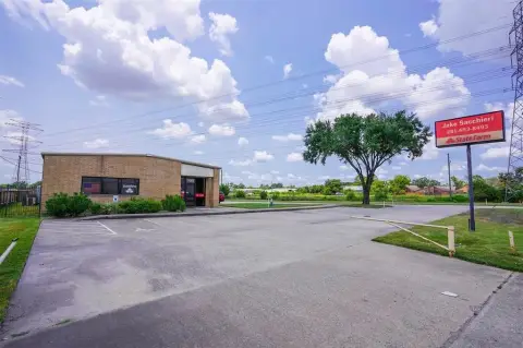 Versatile Office-Warehouse Flex Building